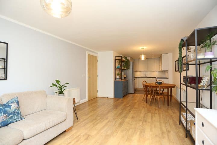 2 bedrooms apartment for sale in London, United Kingdom - Image 4