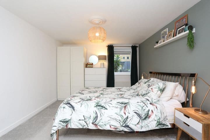 2 bedrooms apartment for sale in London, United Kingdom - Image 10