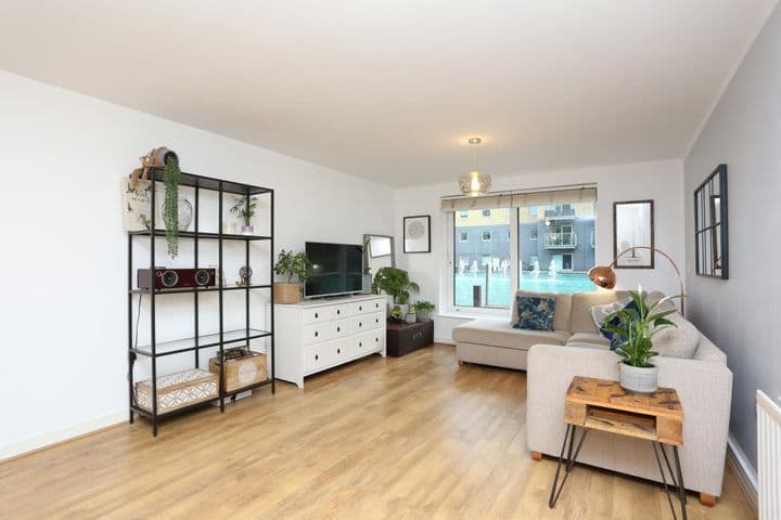 2 bedrooms apartment for sale in London, United Kingdom - Image 3