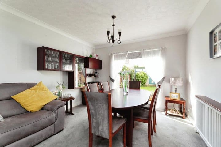 3 bedrooms house for sale in Ilford, United Kingdom - Image 7