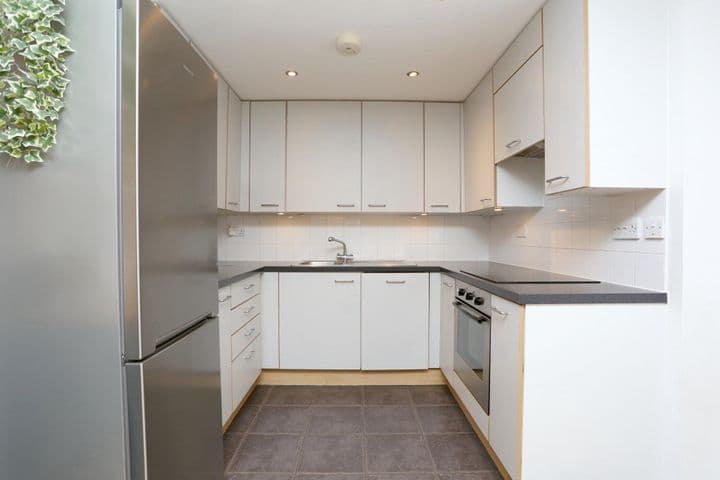 2 bedrooms apartment for sale in London, United Kingdom - Image 6