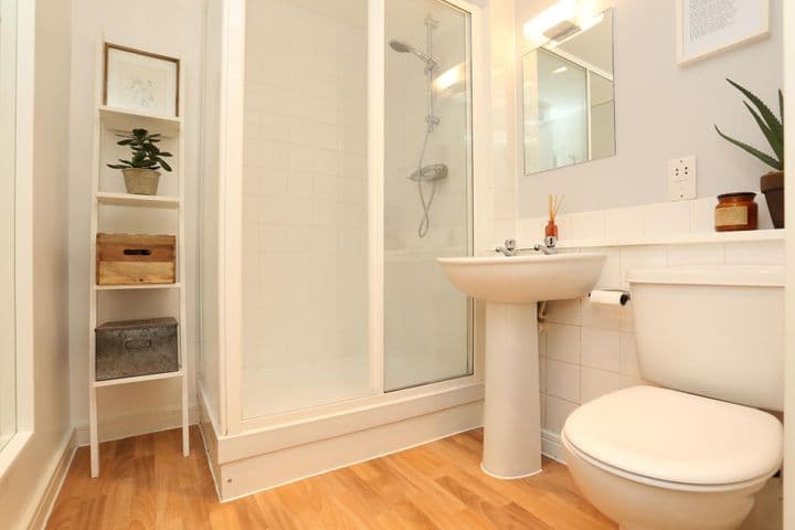 2 bedrooms apartment for sale in London, United Kingdom - Image 9