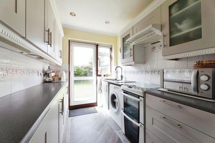 3 bedrooms house for sale in Ilford, United Kingdom - Image 6