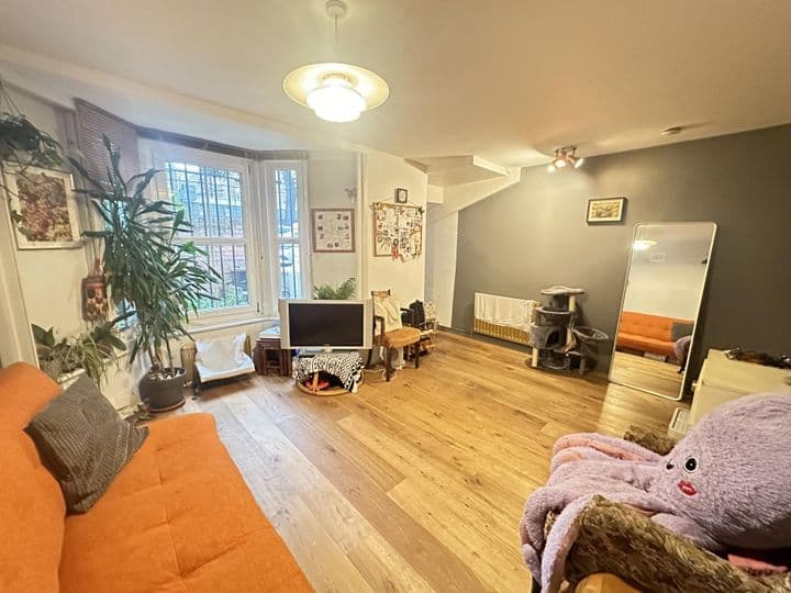 1 bedroom apartment for sale in London, United Kingdom - Image 12