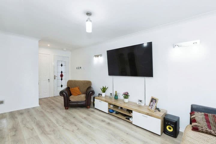 1 bedroom apartment for sale in London, United Kingdom - Image 6