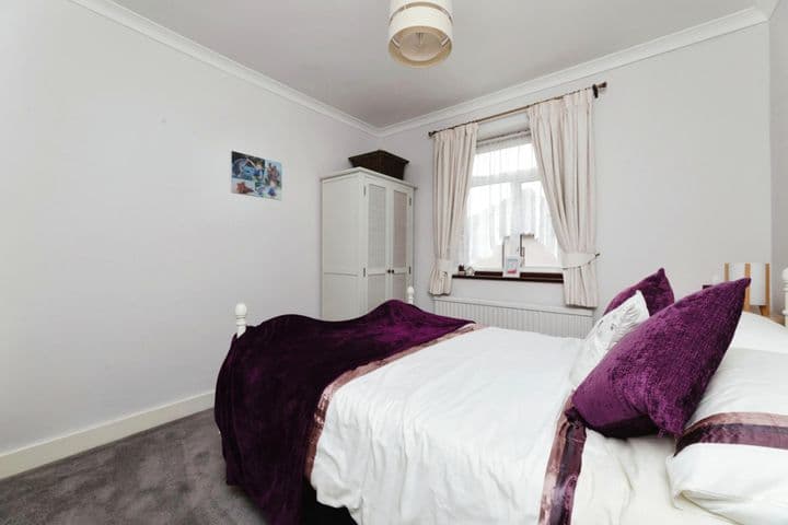 3 bedrooms house for sale in Ilford, United Kingdom - Image 11