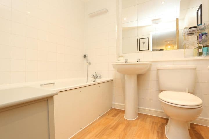 2 bedrooms apartment for sale in London, United Kingdom - Image 8