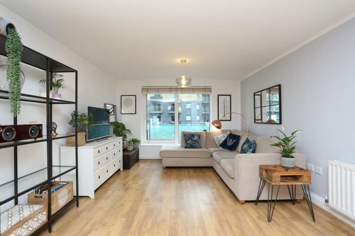 2 bedrooms apartment for sale in London, United Kingdom - Image 2