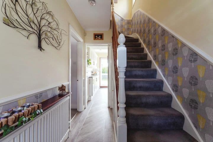 3 bedrooms house for sale in Ilford, United Kingdom - Image 8