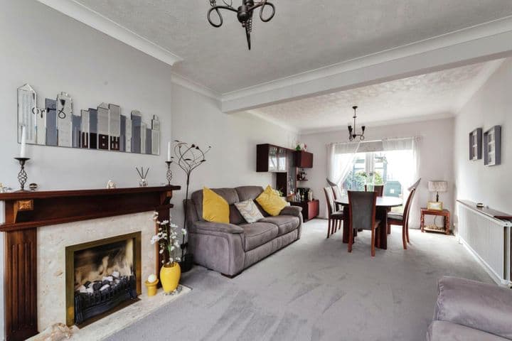 3 bedrooms house for sale in Ilford, United Kingdom - Image 4