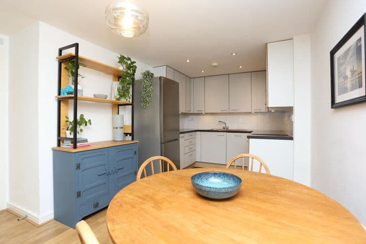 2 bedrooms apartment for sale in London, United Kingdom - Image 5