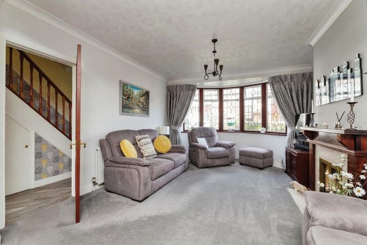 3 bedrooms house for sale in Ilford, United Kingdom - Image 5