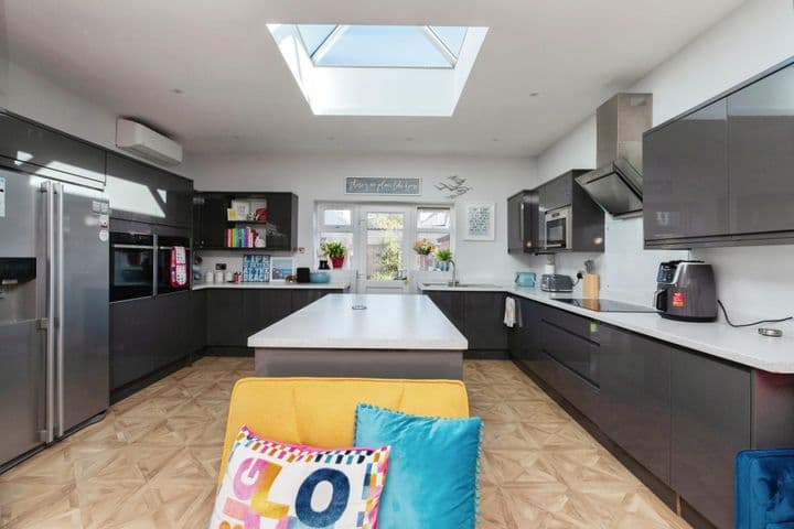 4 bedrooms house for sale in Leigh-On-Sea, United Kingdom - Image 7