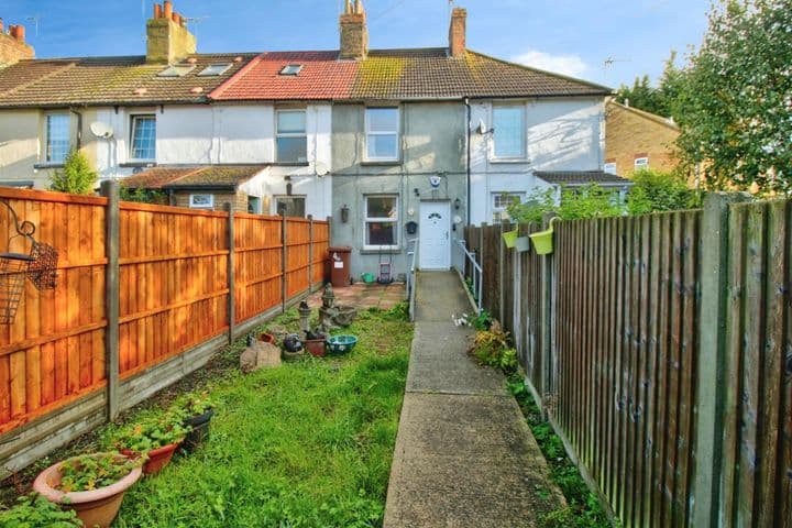 2 bedrooms house for sale in Rochester, United Kingdom - Image 2