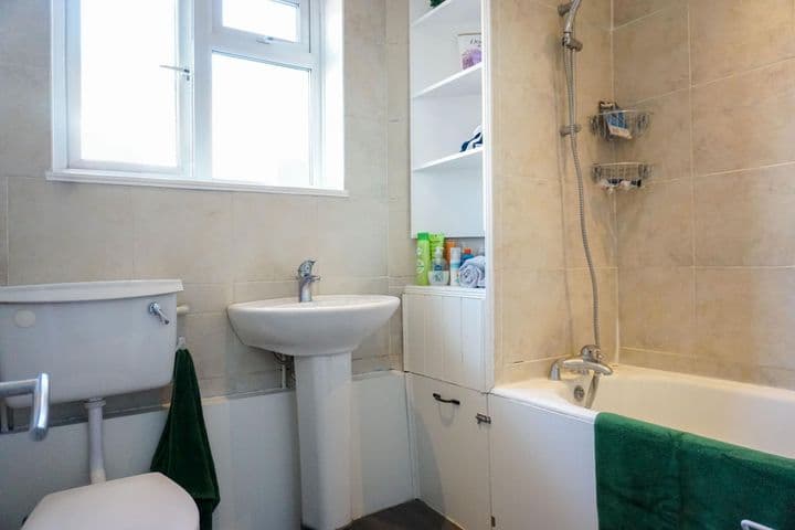 2 bedrooms apartment for sale in South Croydon, United Kingdom - Image 12