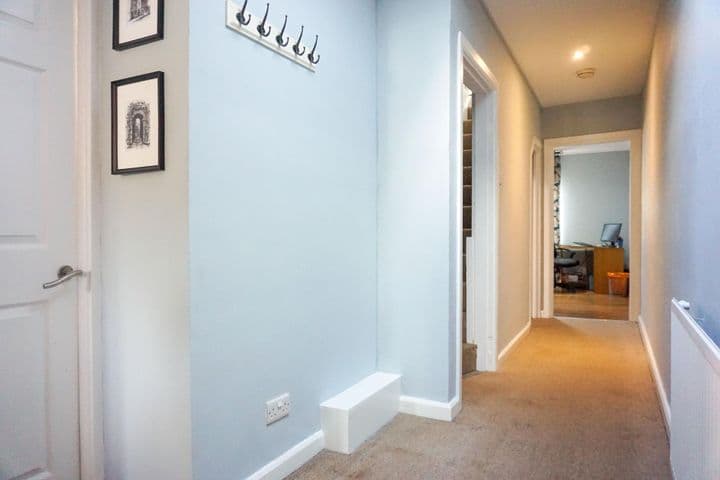 2 bedrooms apartment for sale in South Croydon, United Kingdom - Image 5