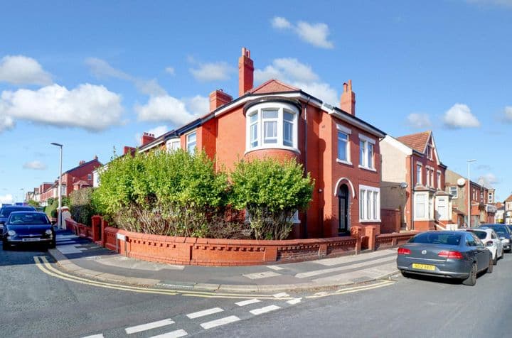 3 bedrooms house for sale in Blackpool, United Kingdom - Image 2