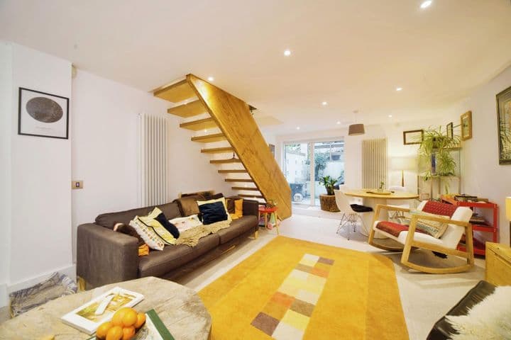 4 bedrooms house for sale in London, United Kingdom - Image 5