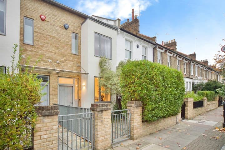 4 bedrooms house for sale in London, United Kingdom