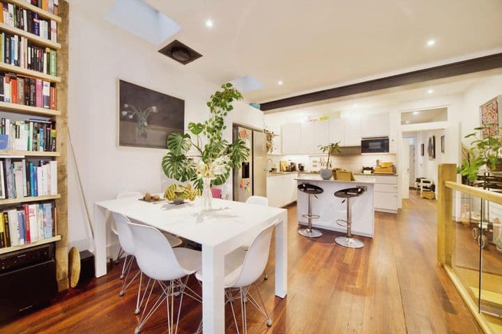 4 bedrooms house for sale in London, United Kingdom - Image 3