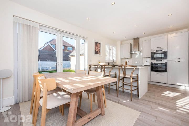 3 bedrooms house for sale in Swanscombe, United Kingdom - Image 2