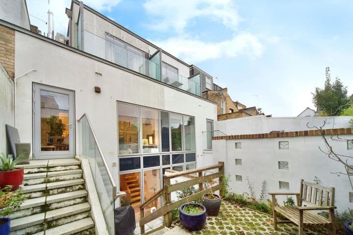 4 bedrooms house for sale in London, United Kingdom - Image 4