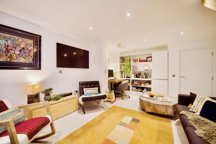 4 bedrooms house for sale in London, United Kingdom - Image 10