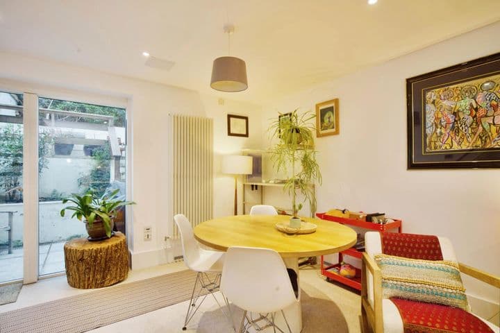 4 bedrooms house for sale in London, United Kingdom - Image 8