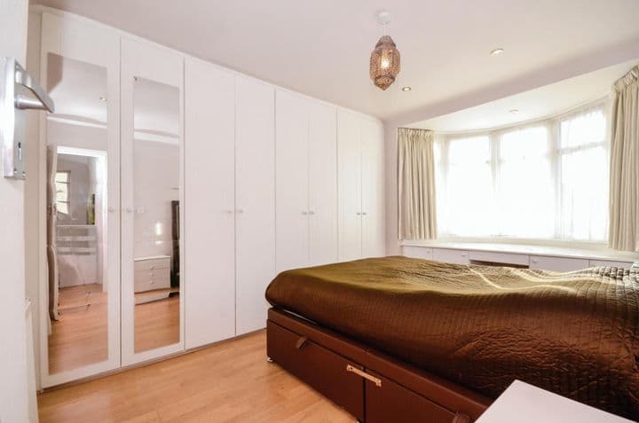 3 bedrooms house for sale in Stanmore, United Kingdom - Image 8