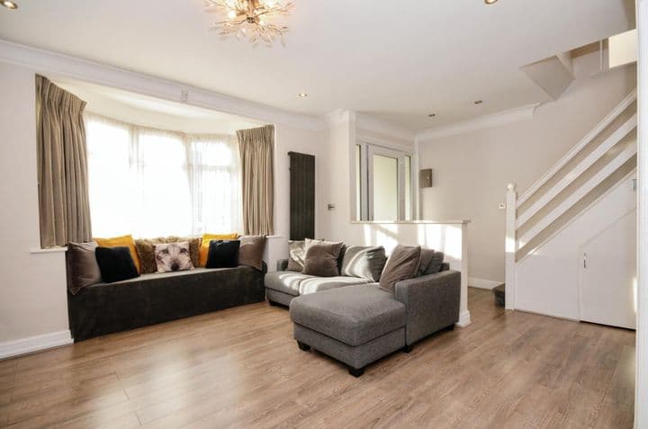 3 bedrooms house for sale in Stanmore, United Kingdom - Image 2