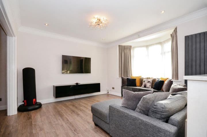 3 bedrooms house for sale in Stanmore, United Kingdom - Image 3