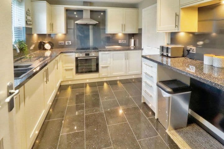 4 bedrooms house for sale in Barnsley, United Kingdom - Image 8