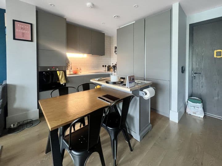 1 bedroom apartment for sale in Croydon, United Kingdom - Image 8