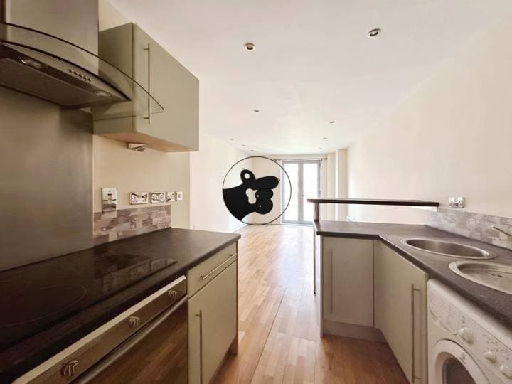 1 bedroom apartment for sale in Leeds, United Kingdom - Image 5