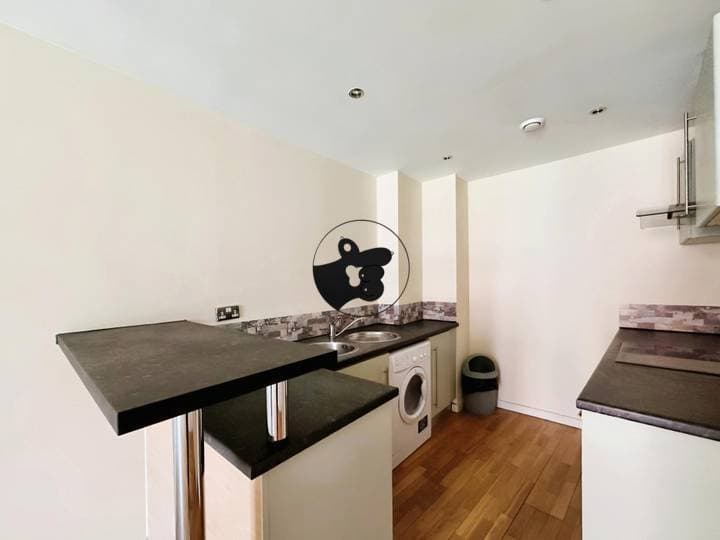 1 bedroom apartment for sale in Leeds, United Kingdom - Image 7