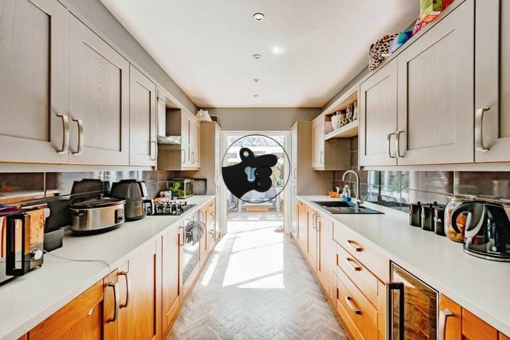 4 bedrooms house for sale in Horley, United Kingdom - Image 3