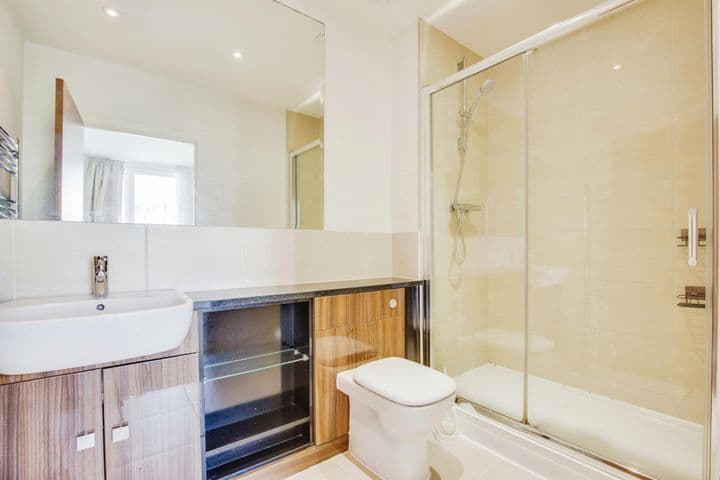 4 bedrooms house for sale in Edgware, United Kingdom - Image 9