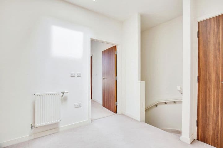 4 bedrooms house for sale in Edgware, United Kingdom - Image 4