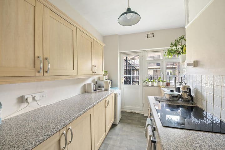 2 bedrooms apartment for sale in London, United Kingdom - Image 6