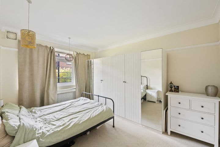 2 bedrooms apartment for sale in London, United Kingdom - Image 7