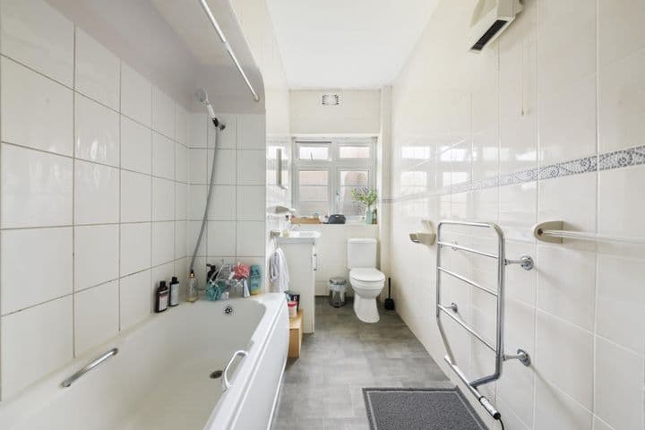 2 bedrooms apartment for sale in London, United Kingdom - Image 10