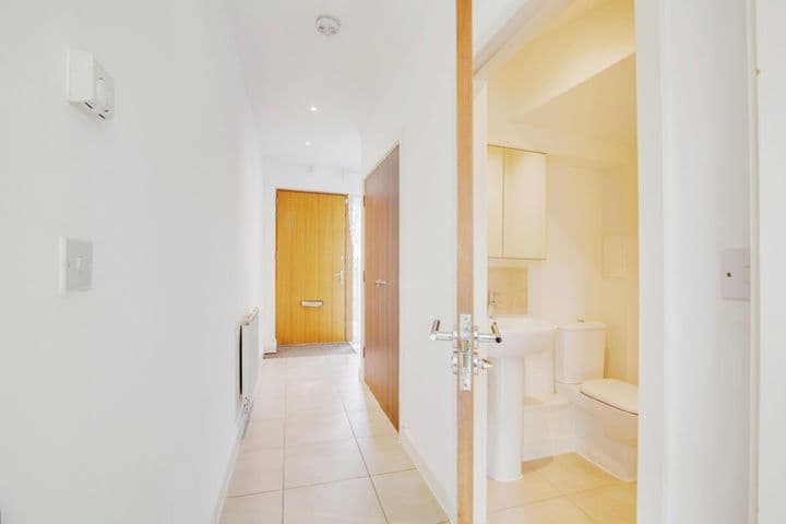 4 bedrooms house for sale in Edgware, United Kingdom - Image 3