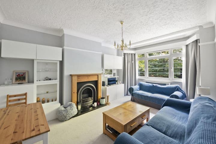 2 bedrooms apartment for sale in London, United Kingdom - Image 2