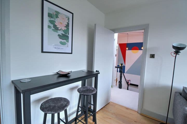 1 bedroom apartment for sale in London, United Kingdom - Image 6