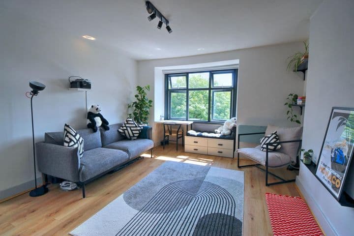 1 bedroom apartment for sale in London, United Kingdom - Image 2