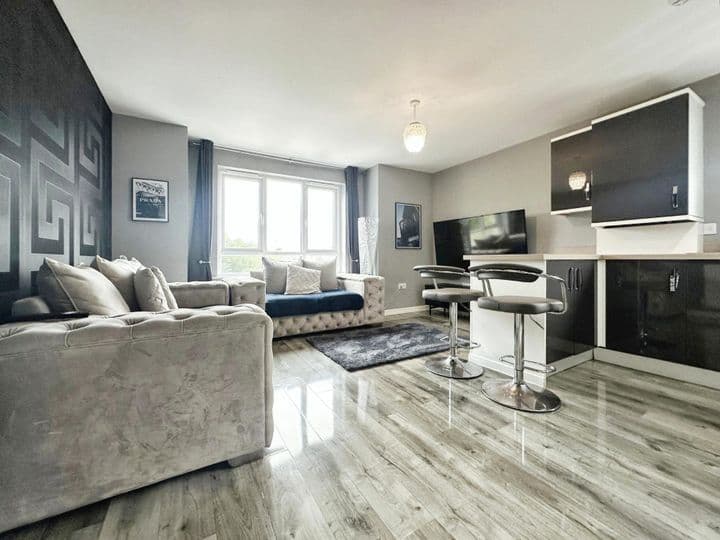 2 bedrooms apartment for sale in Johnstone, United Kingdom - Image 2