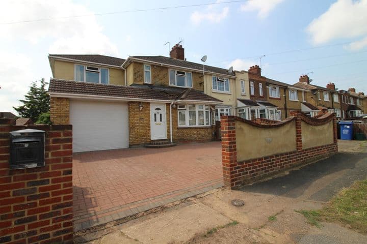 3 bedrooms house for sale in South Ockendon, United Kingdom - Image 2