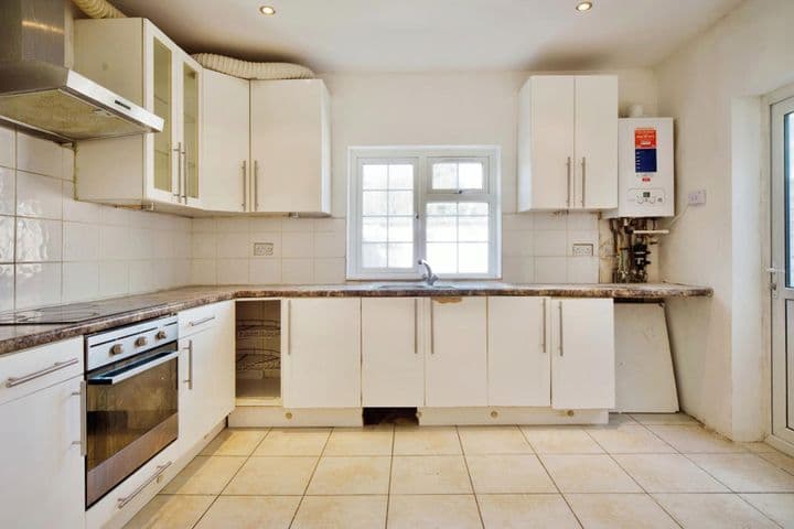 3 bedrooms house for sale in Enfield Borough, United Kingdom - Image 10