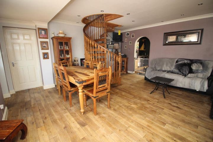 3 bedrooms house for sale in South Ockendon, United Kingdom - Image 8