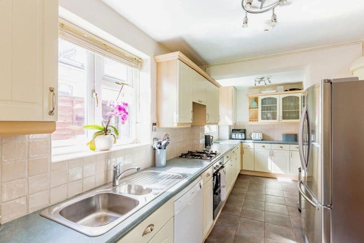 3 bedrooms house for sale in Northampton, United Kingdom - Image 3